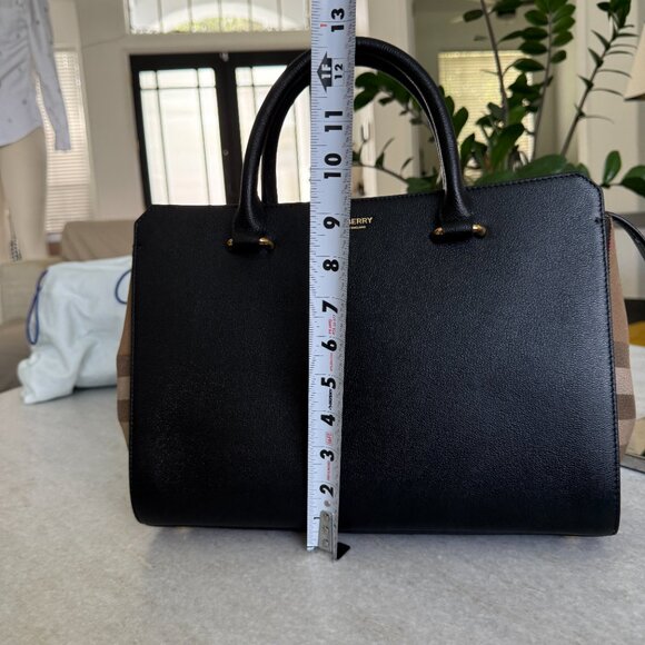 Burberry Banwell Black Leather Shoulder Bag Handbag - Picture 15 of 16